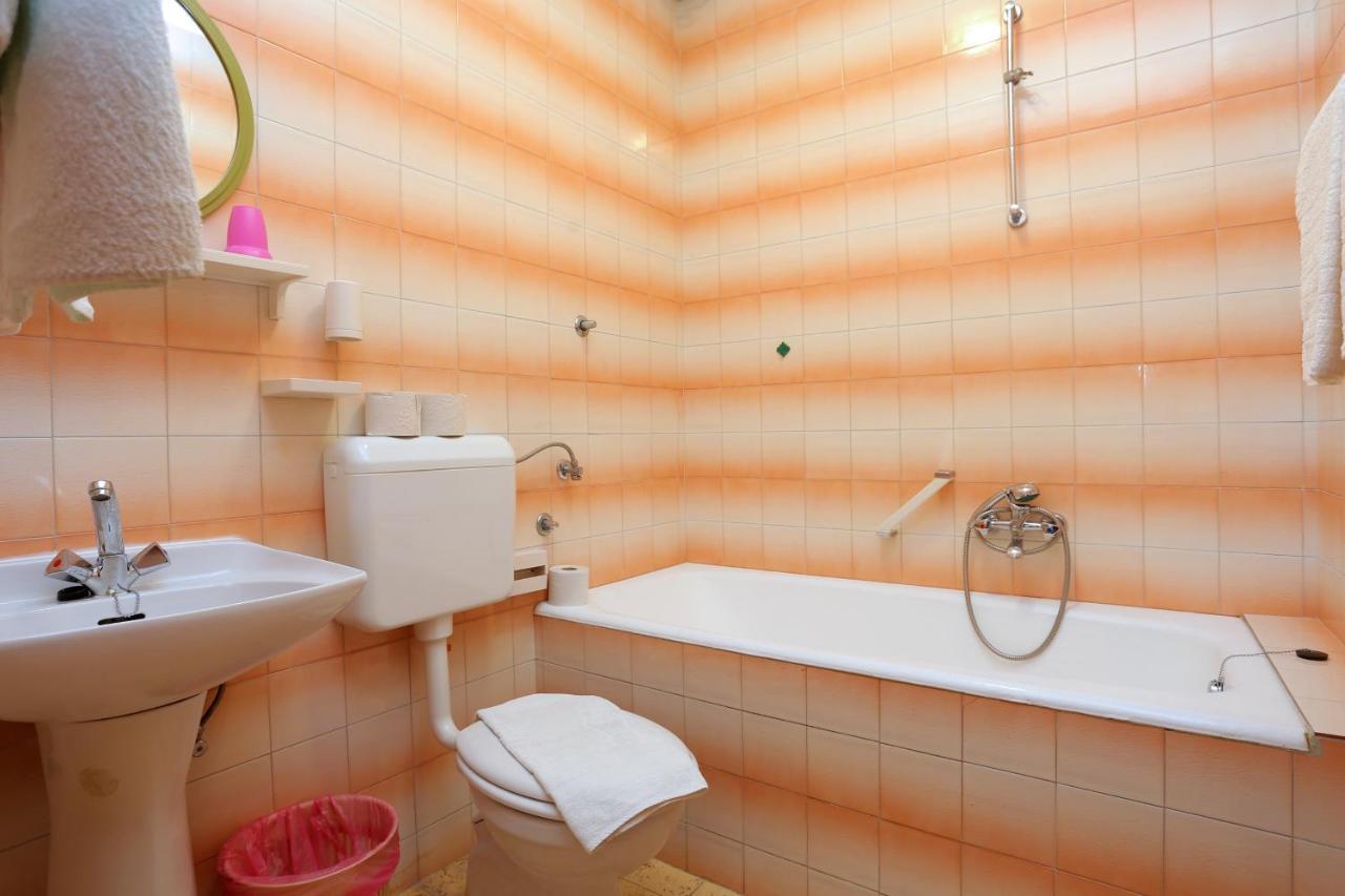 Apartments With A Parking Space Brela, Makarska - 6043 מראה חיצוני תמונה